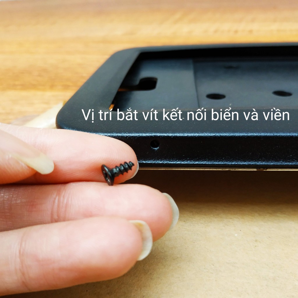 Khung biển số ô tô khung dài loại mới nhất kích thước 52cm*11cm khung đế nhựa viền thép BMM-09