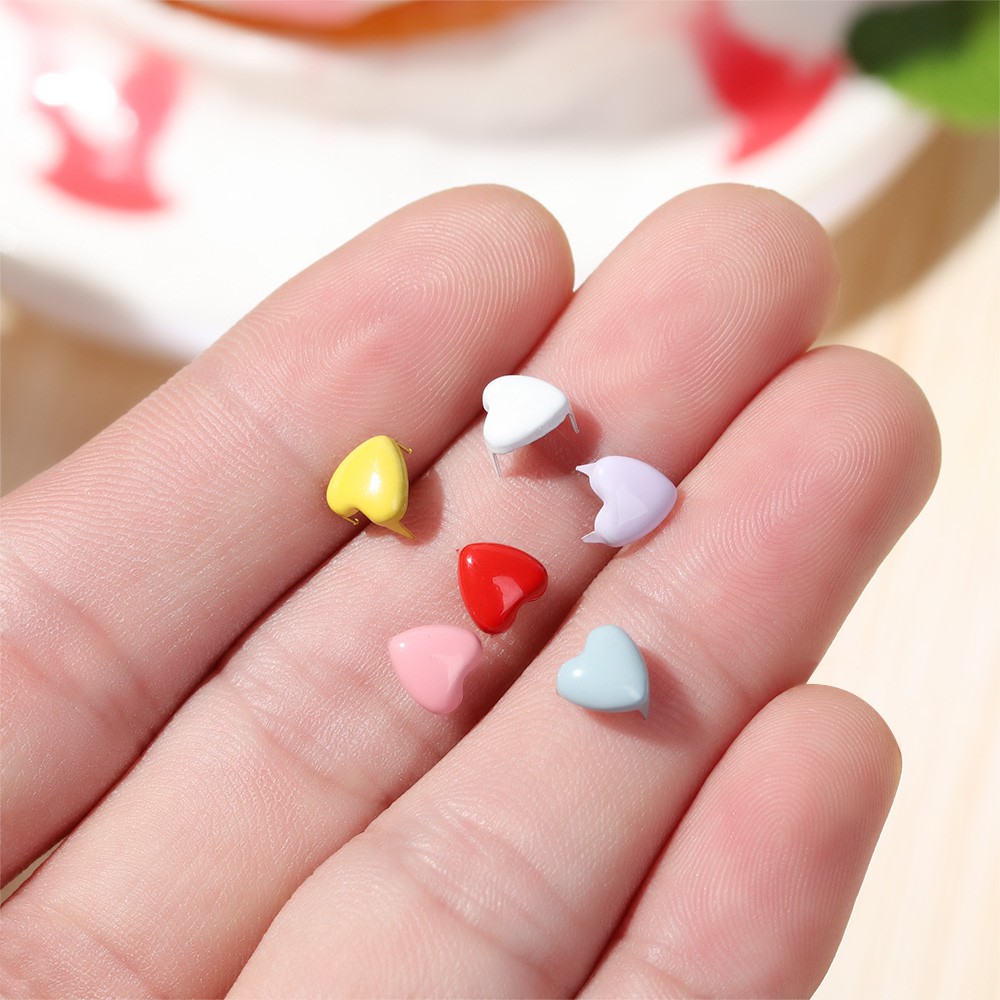 Set 20 Nút Áo 5 / 6mm Hình Trái Tim Nhiều Màu Sắc Cho Búp Bê