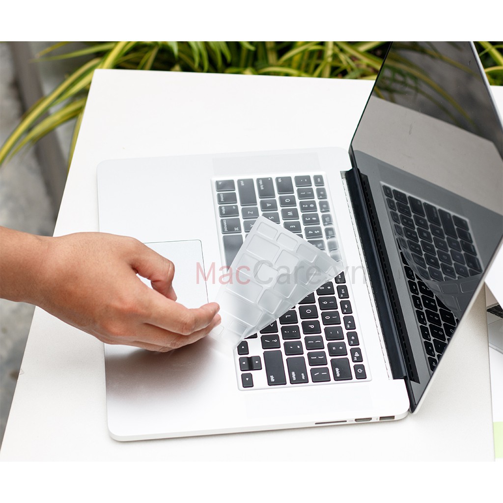 Miếng lót bàn phím trong suốt cho macbook