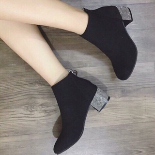 Bốt mũi vuông gót đính hạt