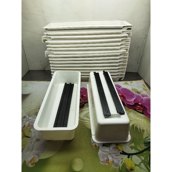 Hộp nhựa đóng bàn máy may