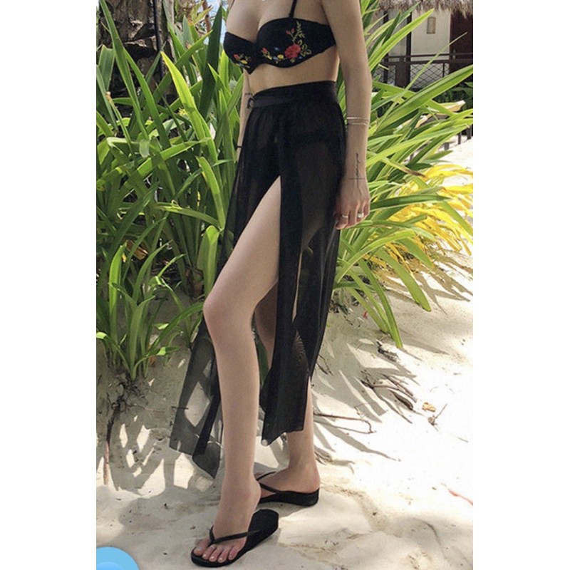 Chân váy voan xuyên thấu mặc kèm bikini