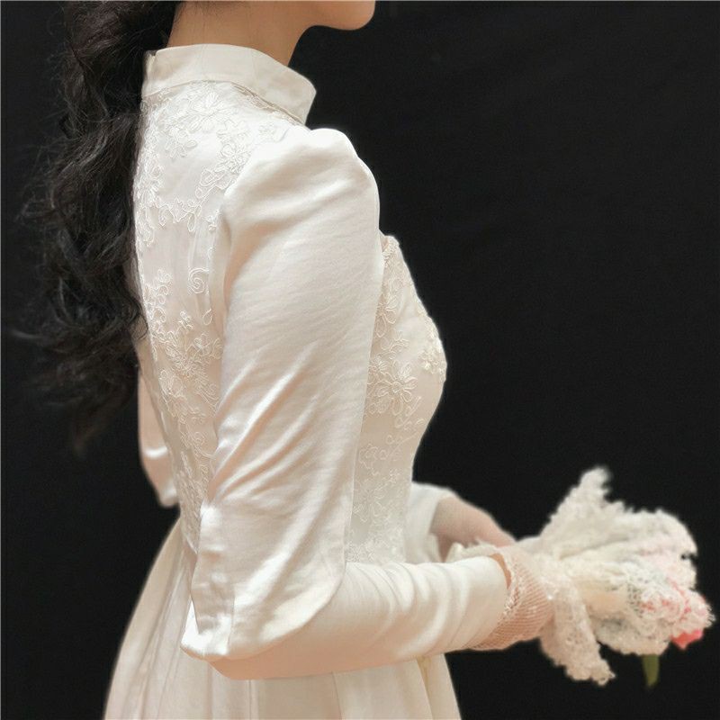 Váy cô dâu phối cổ thêu ren lưới hơi hướng phương Tây