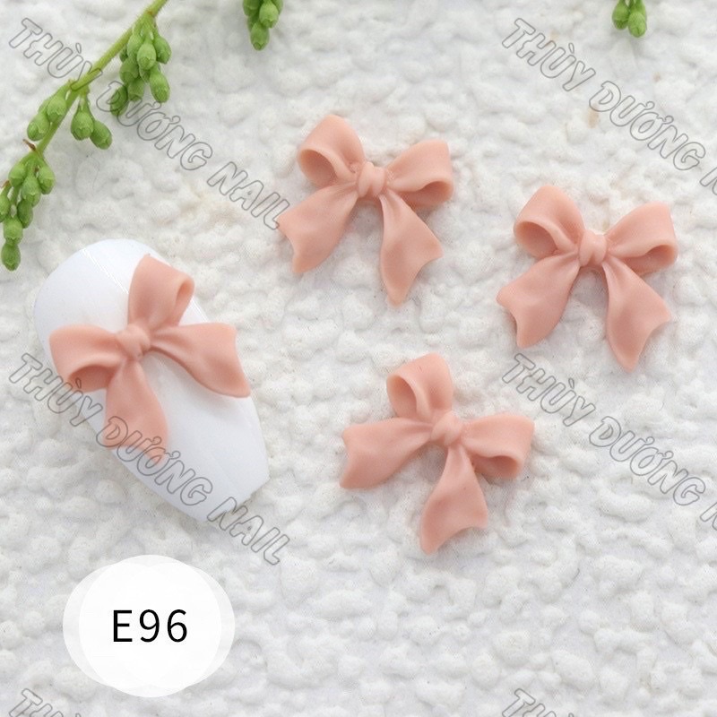 Nơ nhựa gắn móng bán lẻ