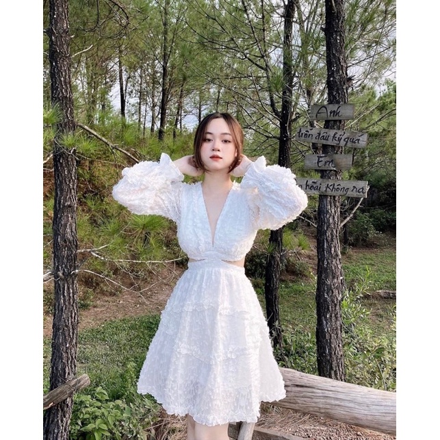 Đầm cut-out eo hở lưng lông vũ