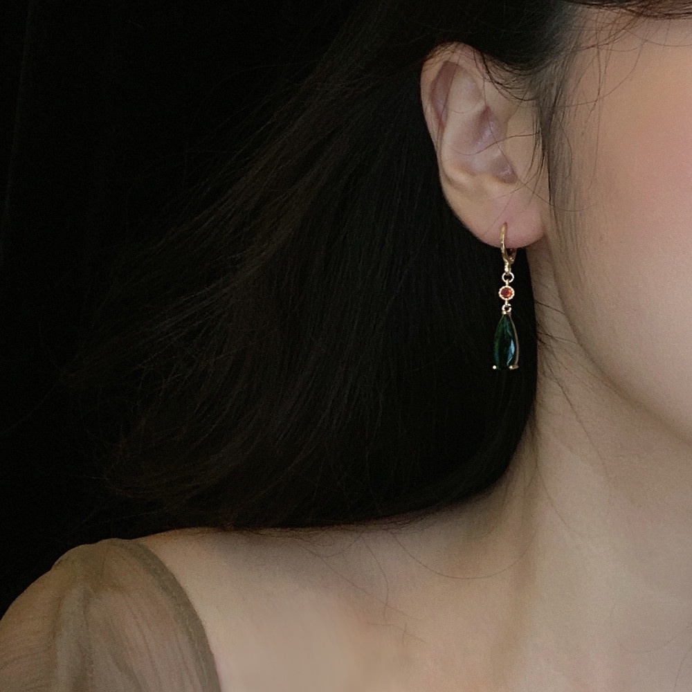 Khuyên Tai Ngọc Lục Bảo Phổ Biến Mới