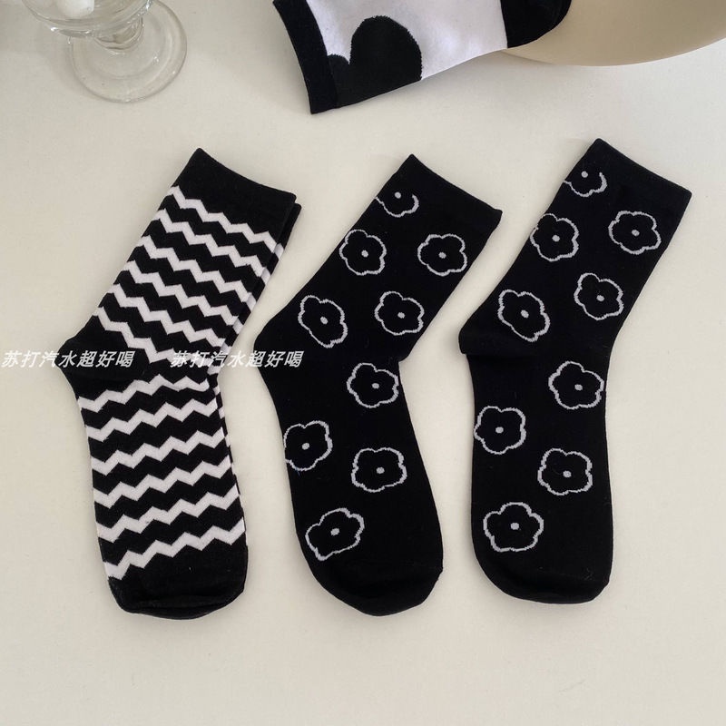 Vớ Nữ Họa Tiết Sọc Trắng Đen Đơn Giản