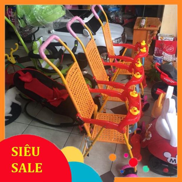 SIÊU RẺ: Xe đẩy mây gấp gọn được cho bé