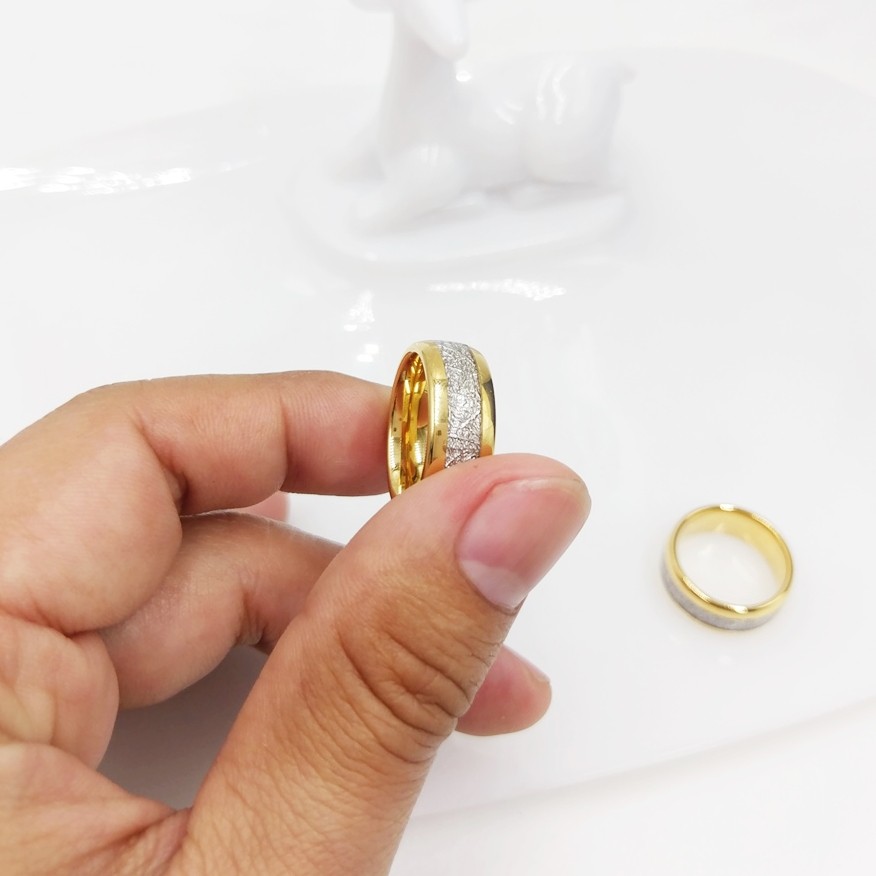 Nhẫn cá tính 8 mm chất liệu vonfram cao cấp mạ vàng chống trầy xước bề mặt