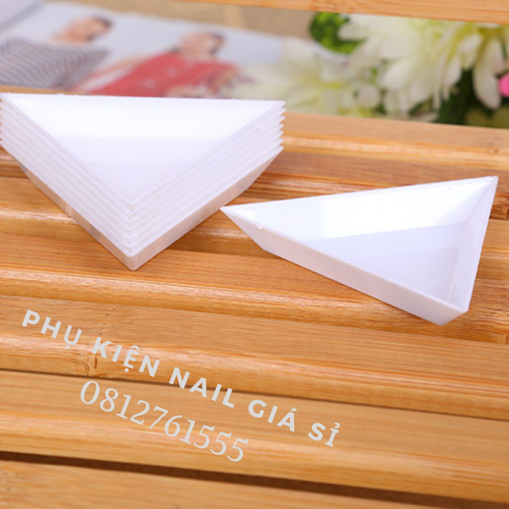 Khay nhựa đựng đá hình tam giác, khay đựng đá nail