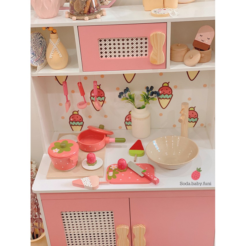 .. Tủ bếp đồ chơi cho bé, Playkitchen hàng thiết kế và sản xuất riêng cao cấp màu hồng, gỗ ngang 70cm mã 002