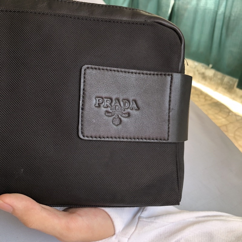 Túi chuẩn si. Túi qua sử dụng. Khách vui lòng xem hình nếu muốn biết thêm thông tin sản phẩm mời khách vô chat . Thanks.