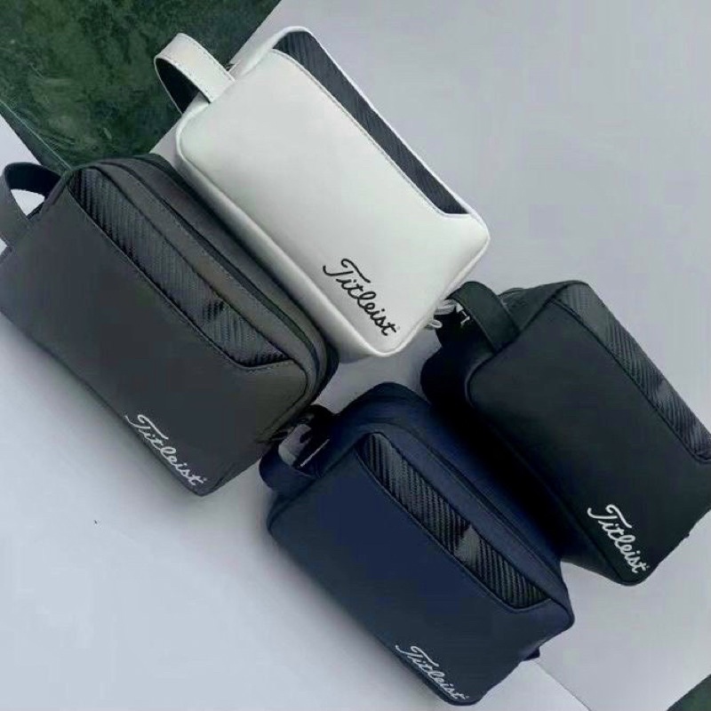 Túi cầm tay golf Titleist có khoá kéo đựng đồ cá nhân tiện lợi,golf bag