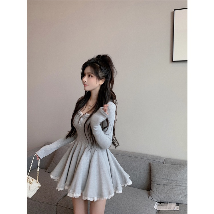 Váy xòe dài tay cổ vuông viền bèo
