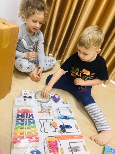 Bảng Busy Board cho bé mầm non