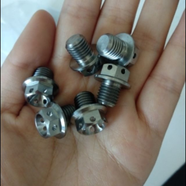 20 ốc  chân  kính  gr5 phôi  trắng  chưa  điện  phân