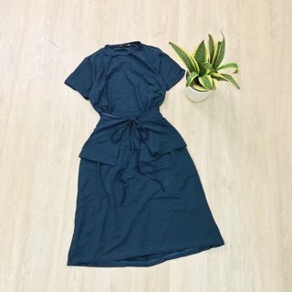 Đầm thắt nơ xẻ lưng sau