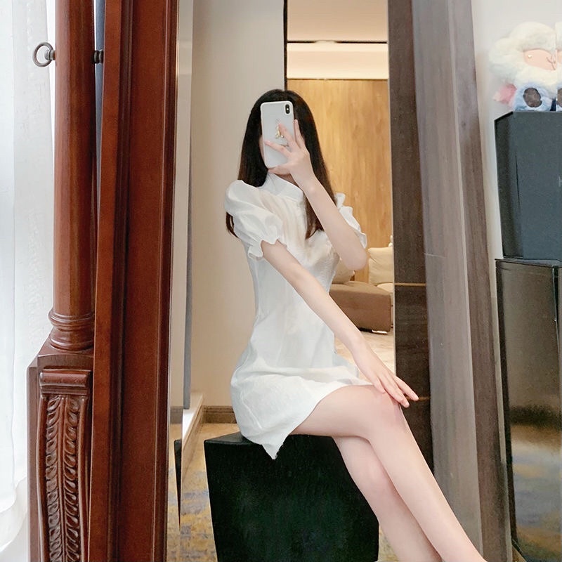 Đầm sườn xám khoét ngưc phong cách Trung Hoa