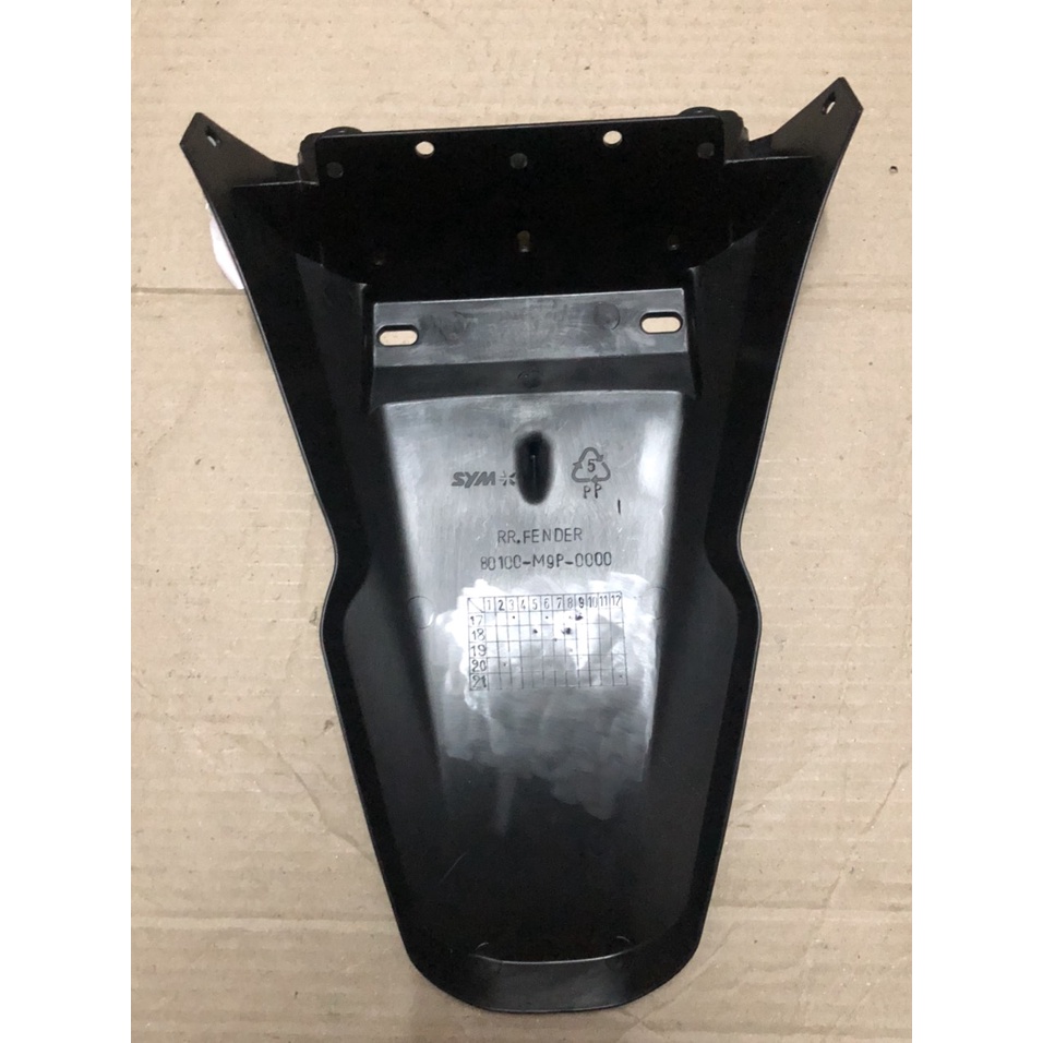 Đuôi vè sau xe Victoria 2006 mã M9P