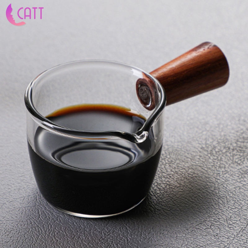 Cốc uống nước trong suốt để bàn tiện dụng