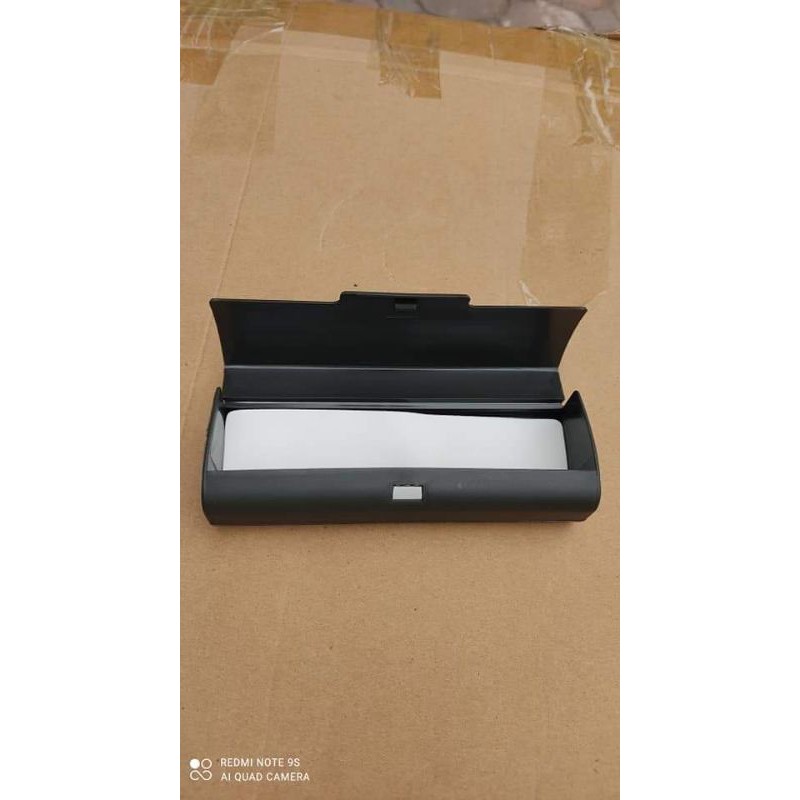 Hộp đựng kính mắt,hộp cận nhựa( thanh lý), chất nhựa giúp bảo vệ mắt kính | BigBuy360 - bigbuy360.vn