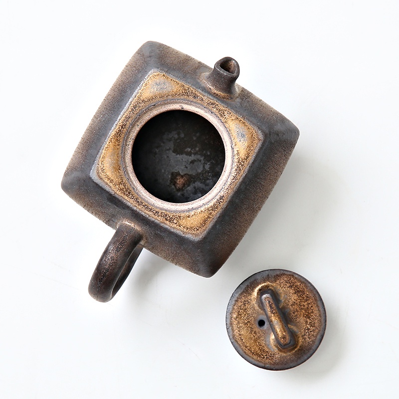 Ấm trà bằng gốm màu đen làm thủ công