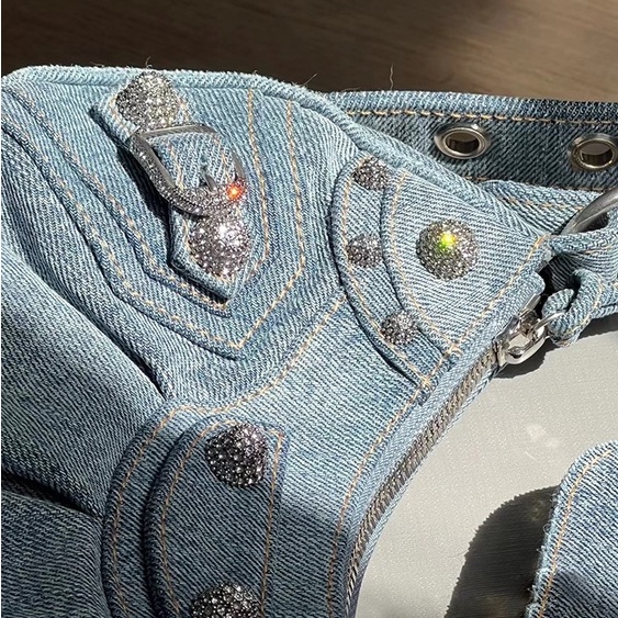 Túi Đeo Chéo Vai Đính Đá Kim Cương Hình Trái Tim Phong Cách Mới 2022 Cho Nữ