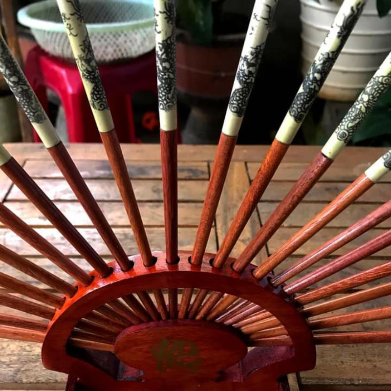 Bộ đũa thờ hình rẻ quạt bằng gỗ hương