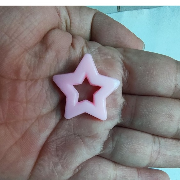 Hạt nhựa ngôi sao nhiều màu xỏ lỗ 2 đầu loại lớn 26x26mm