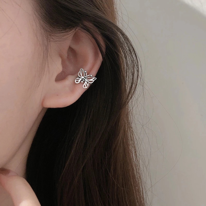 1 Đôi Bông Tai Hợp Kim Hình Bướm Màu Vàng / Bạc Dễ Thương Cho Nữ