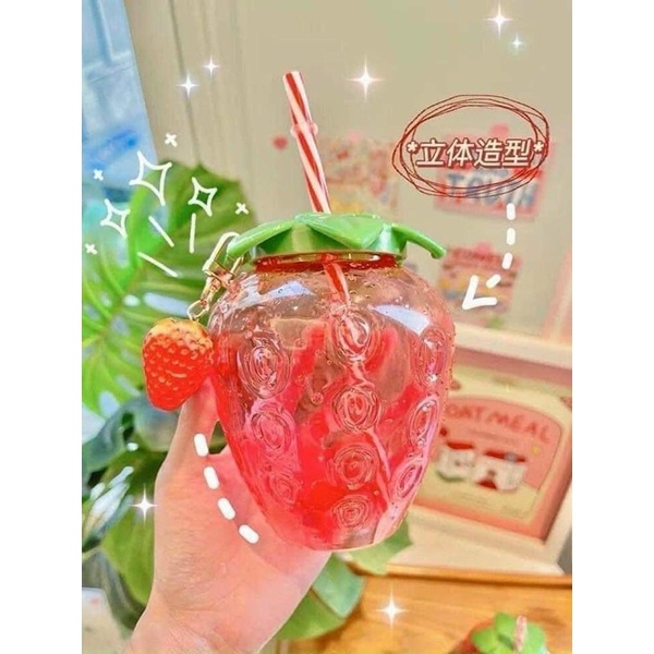 Bình Đựng Nước Nhựa 500ML Kiểu Dáng Quả Dâu Tây Tặng Kèm Ống Hút Và Mốc Khóa Trái Dâu Cute