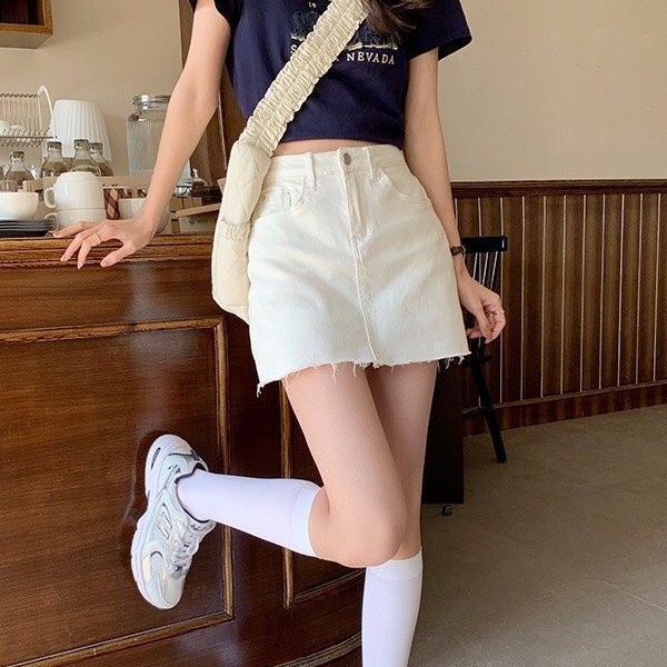 Chân váy kaki ngắn tuarua có quần trong.