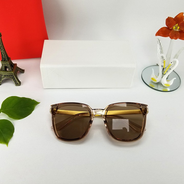 (Video test UV) Mắt kính nữ đầy đủ hộp hiệu và phụ kiện | BigBuy360 - bigbuy360.vn