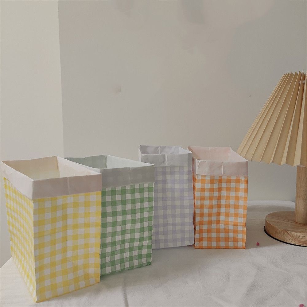 Túi giấy kraft đựng quà họa tiết sọc caro nhiều màu dễ thương