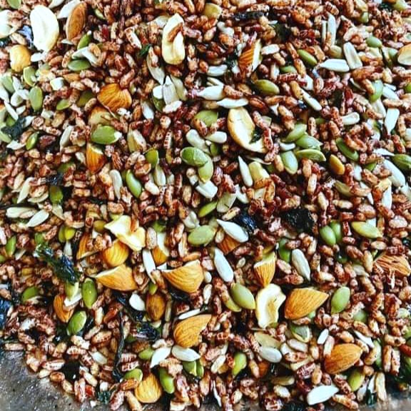 Bánh gạo lứt ăn kiêng ngũ cốc granola giảm cân,thanh cốm cơm gạo lứt rong biển