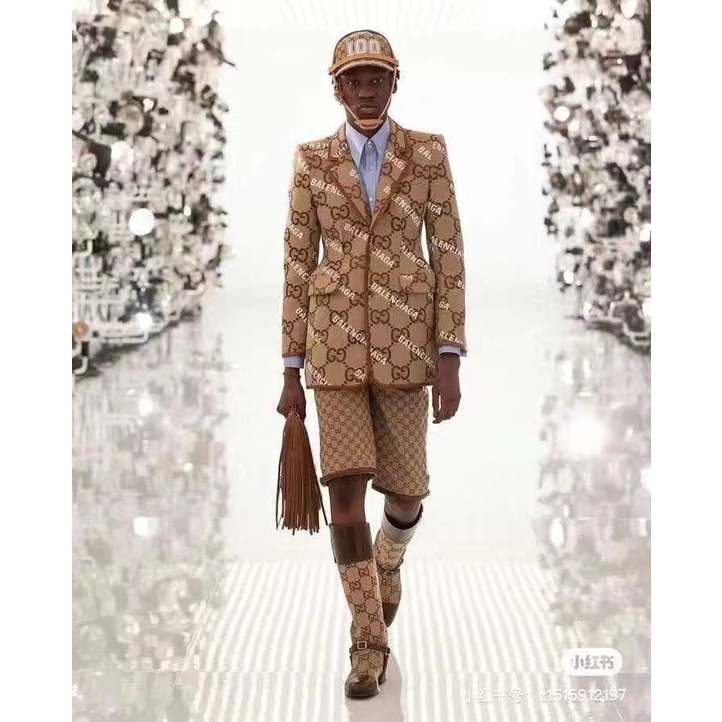 Áo khoác vest cao cấp GUCCI GG GC thiết kế thanh lịch và sang trọng với họa tiết thương hiệu ấn tượng và nổi bật