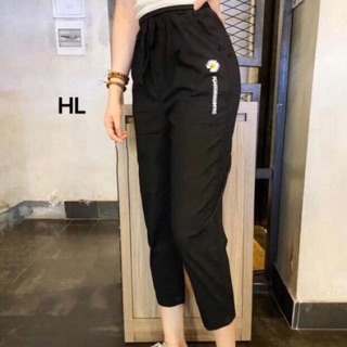 Quần đũi lỡ hoa cúc chữ - L