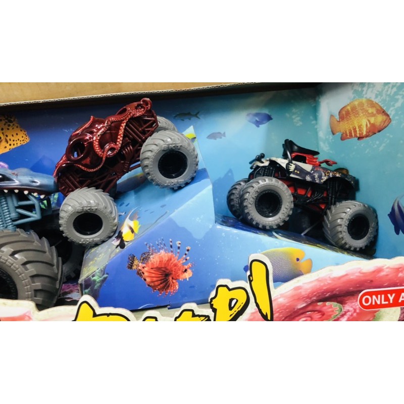 Bộ 3 xe Monster jam cá mập 1:24 và 2 xe 1:64