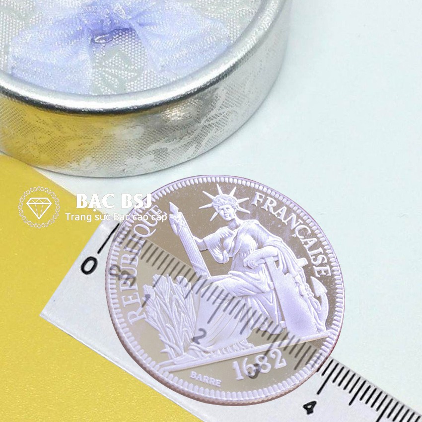 Đồng bạc hoa xòe bạc nguyên chất đường kính 3.8 cm dày 2 mm trọng lượng 7.3 - 7.5 chỉ, đồng bạc đánh gió. Bạc BSJ