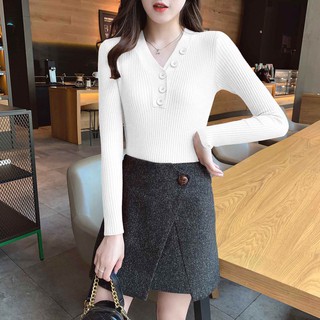 Áo len cổ tim phối cúc