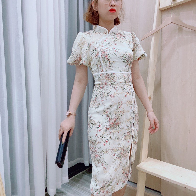 SƯỜN XÁM HOA [ ảnh chụp thật ] Nền hoa trắng thêu rất đẹp , form lên dáng chuẩn , có lót dày dặn luôn nhé | BigBuy360 - bigbuy360.vn