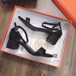 Sandal cao gót 3cm chất lừ, dép cao gót đế vuông đi rất chắc chân, lên chân cực đẹp, chất liệu là da mềm , màu đen dễ đi