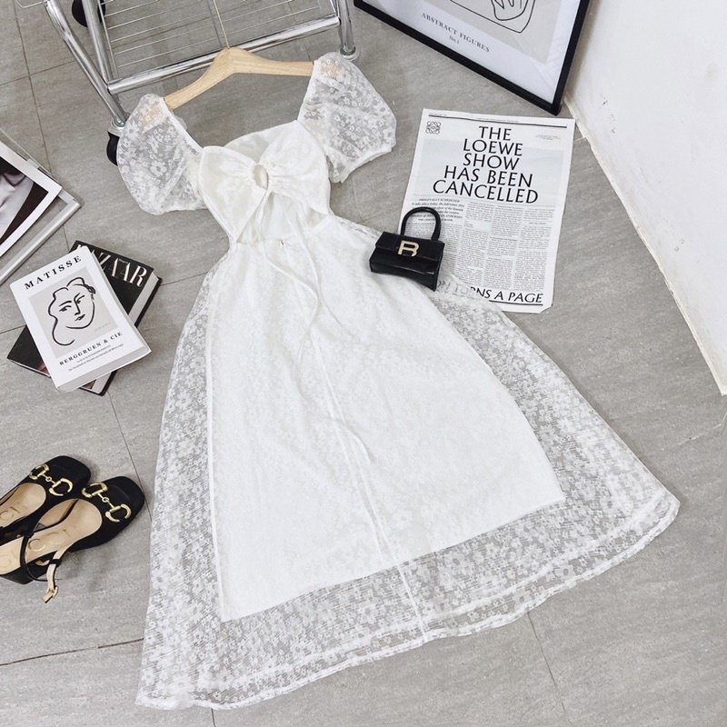 Váy trắng thêu ren nổi