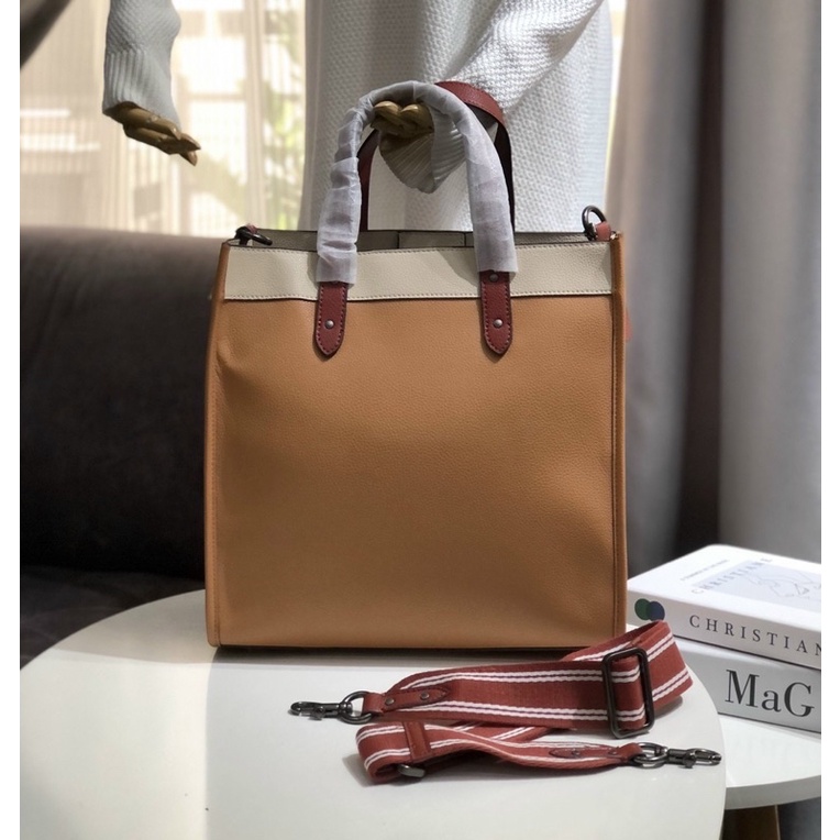 TNS-Túi tote form vuông laptop  field tote bag-- màu nâu vàng logo sang trọng