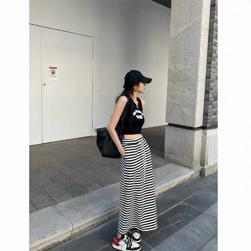 Set áo miumiu sát nách chân váy midi kẻ ngang xẻ bên