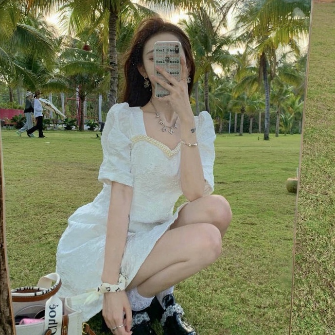Váy Tiểu Thư Sang Chảnh PRETTY CLOSET Đầm Maxi Đi Biển Họa Tiết Nổi Cổ Vuông Tay Bồng Siêu Xinh Phong Cách Hàn Quốc V33
