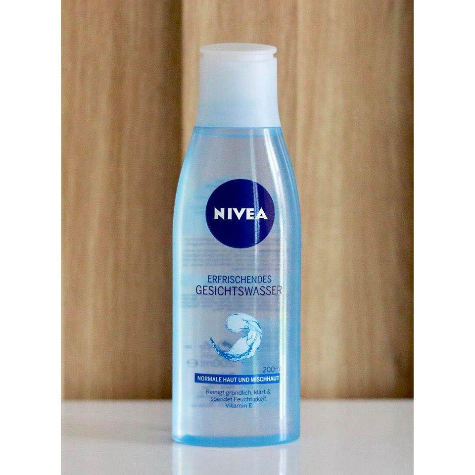 Nước hoa hồng Nivea .