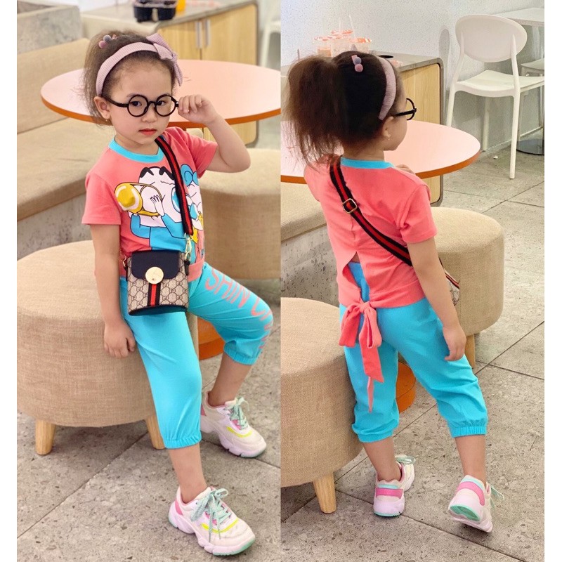 Bộ áo xẻ lưng cột nơ sau quần bo gấu tay ngắn quần dài thun cotton in hoạt hình cho bé gái từ 23 đến 40kg
