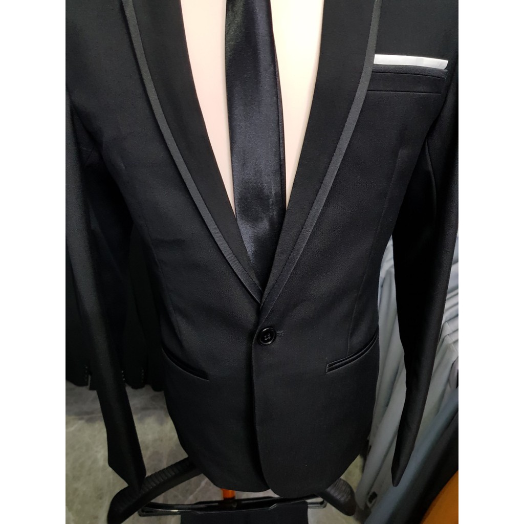 Bộ vest nam form ôm body kiểu đen viền đen chất vải mềm mịn + cà vạt nơ