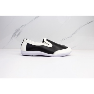 Giày slip on nữ đen trắng da lì slipogb